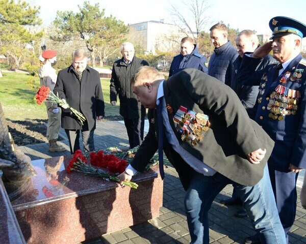 Сквер рыбнева новороссийск где находится